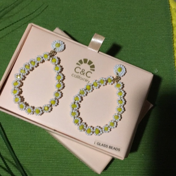 💛C&C California Beaded Designer Earrings 🤍💛🤍 - Picture 11 of 12